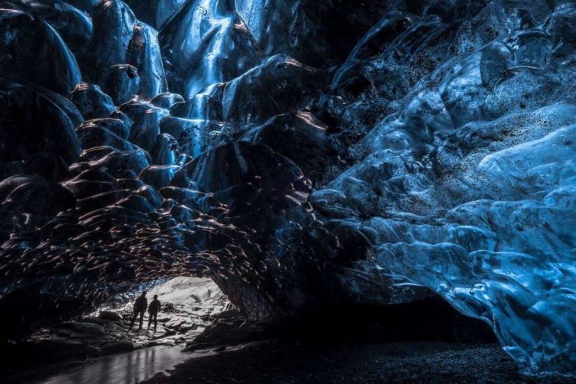 Otherworldly cave in Vatnajökull glacier Otherworldly cave in Vatnajökull glacier