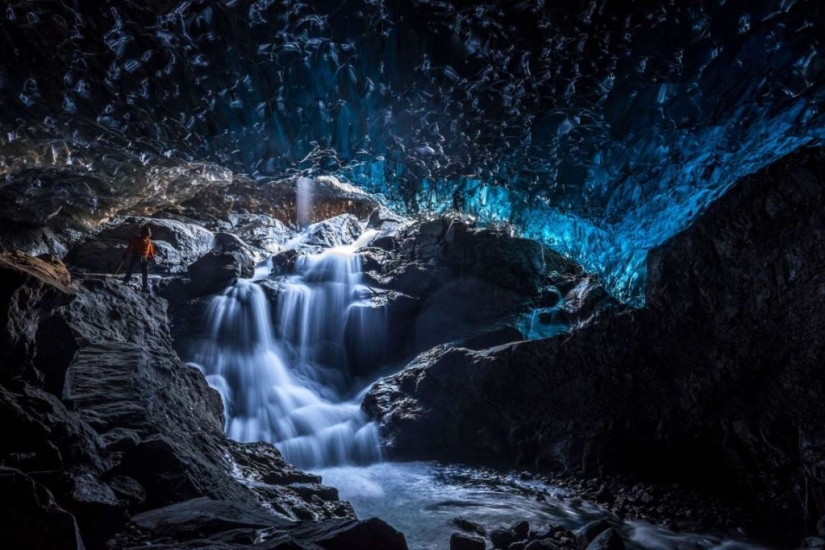 Otherworldly cave in Vatnajökull glacier Otherworldly cave in Vatnajökull glacier