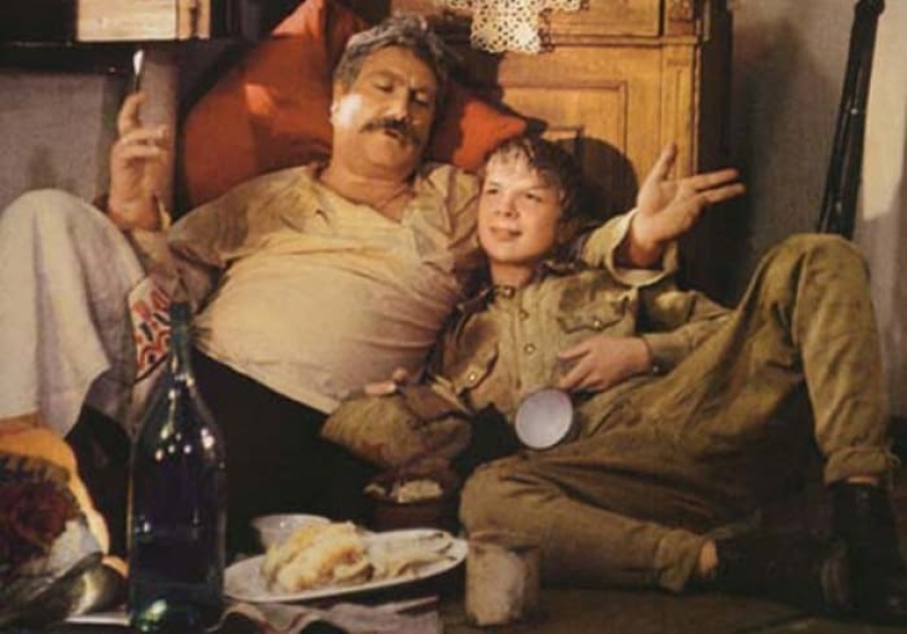 Otro final y negativa a rodar desnudo: lo que quedó detrás de escena del rodaje del "Sol Blanco del Desierto"