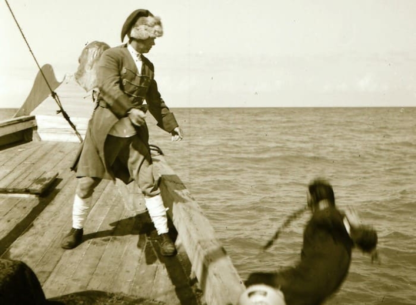 Otro final y negativa a rodar desnudo: lo que quedó detrás de escena del rodaje del "Sol Blanco del Desierto"