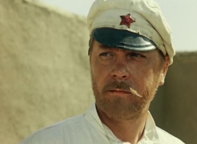 Otro final y negativa a rodar desnudo: lo que quedó detrás de escena del rodaje del "Sol Blanco del Desierto"