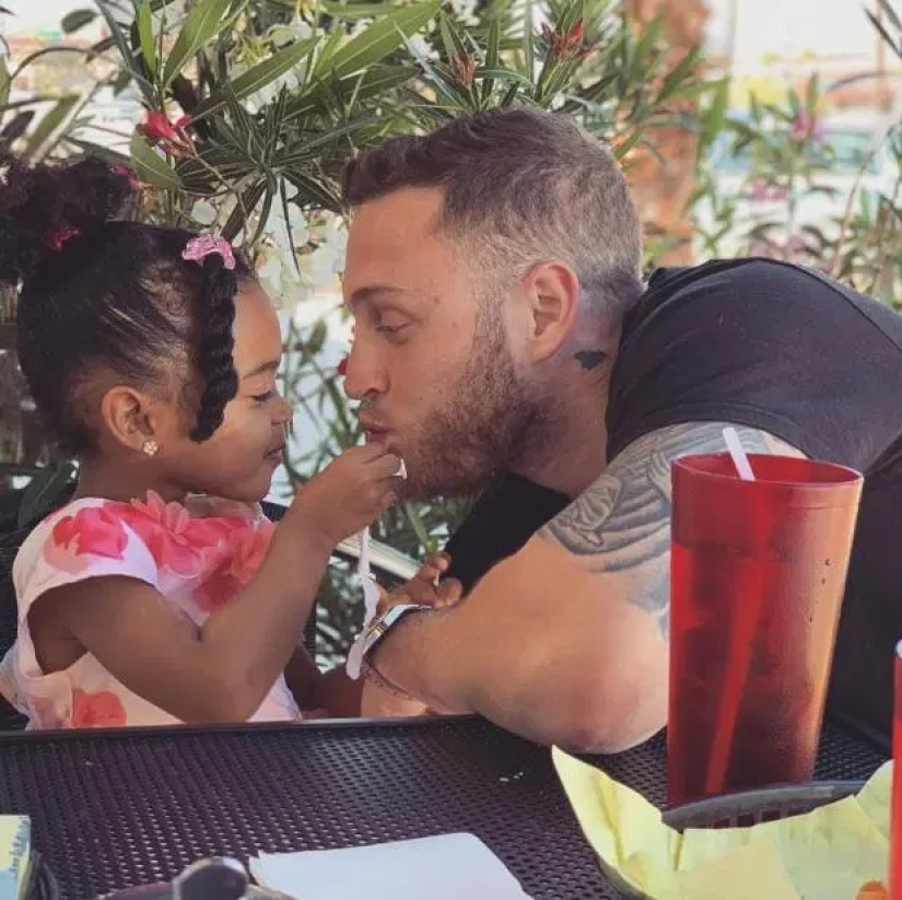 "Oveja negra": cómo el hijo de Tom Hanks se convirtió en una oveja negra en la familia de las estrellas