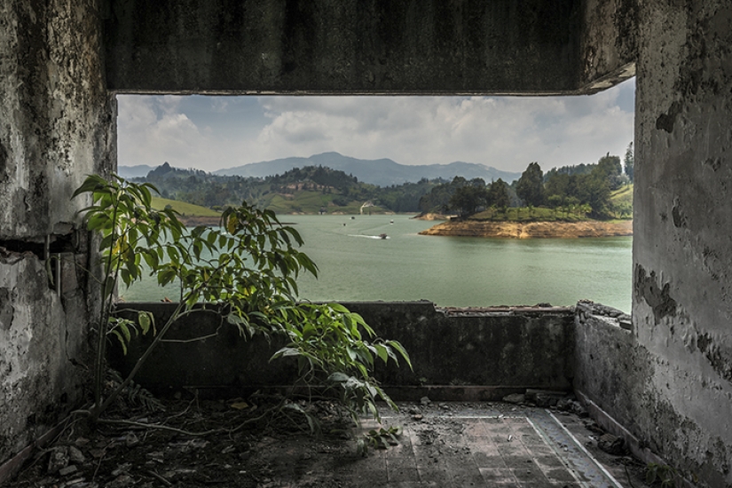 Pablo Escobar's posh mansion was turned into a paintball court Pablo Escobar's posh mansion was turned into a paintball court