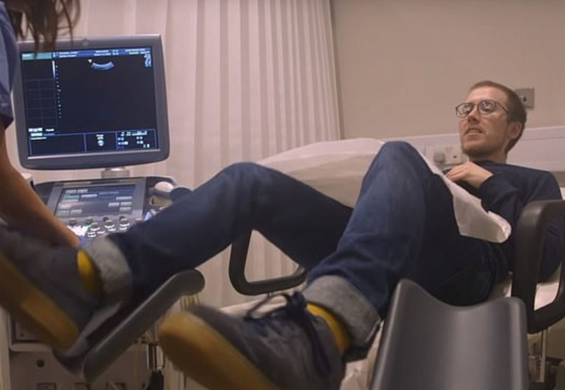 Padre y madre en una botella: un hombre transgénero de Inglaterra quedó embarazada y dio a luz a un niño sano Padre y madre en una botella: un hombre transgénero de Inglaterra quedó embarazada y dio a luz a un niño sano