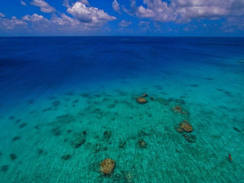 Paraíso polinesio desde la altura de una cometa