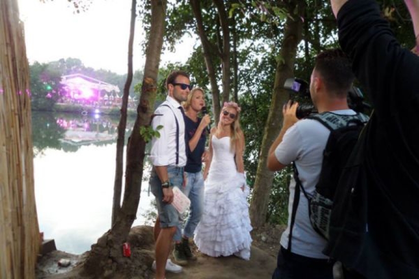Pareja británica perdió sus fotos de boda, pero incluso se alegró de ello Pareja británica perdió sus fotos de boda, pero incluso se alegró de ello