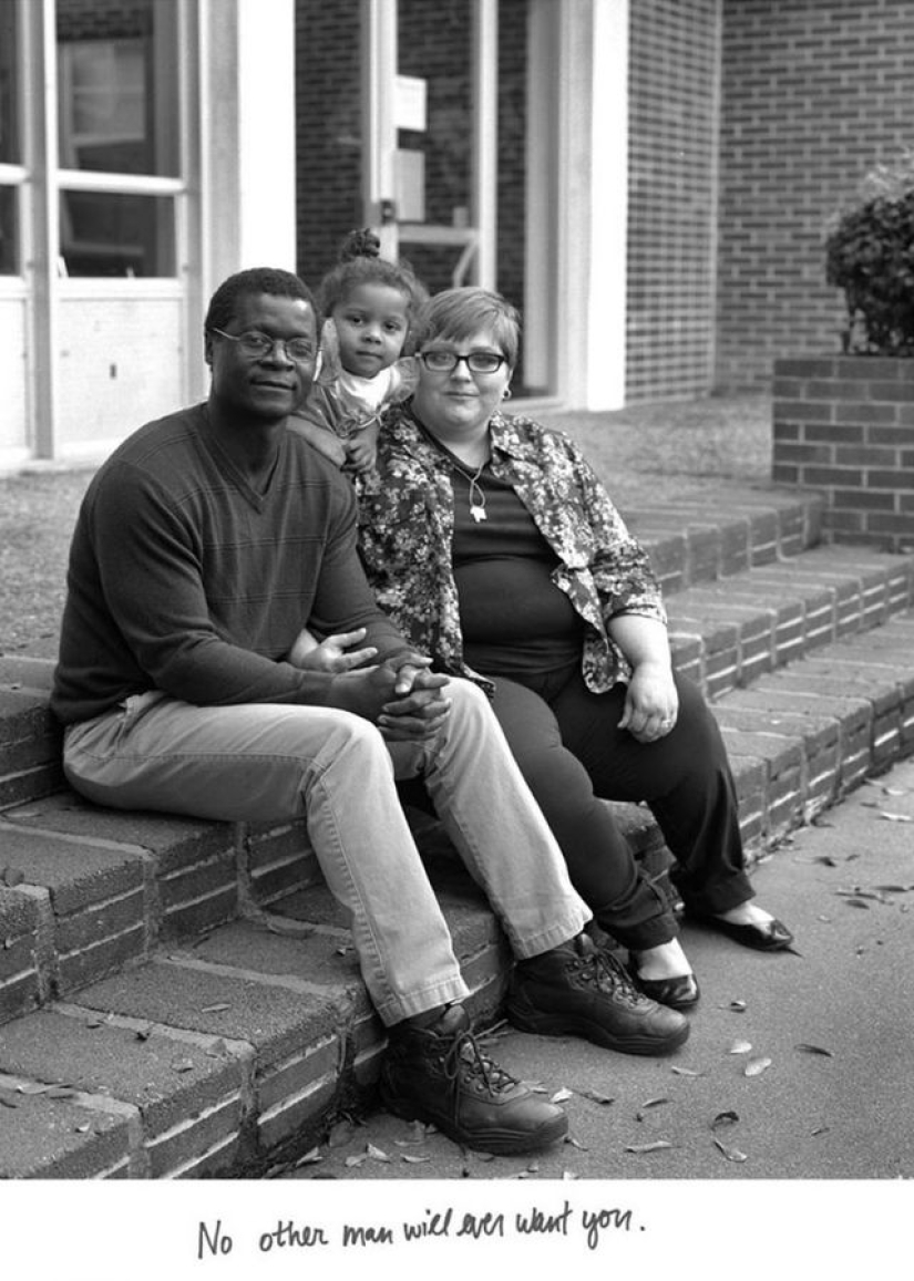 Parejas que están en matrimonios interraciales, y declaraciones maliciosas dirigidas a ellas Parejas que están en matrimonios interraciales, y declaraciones maliciosas dirigidas a ellas