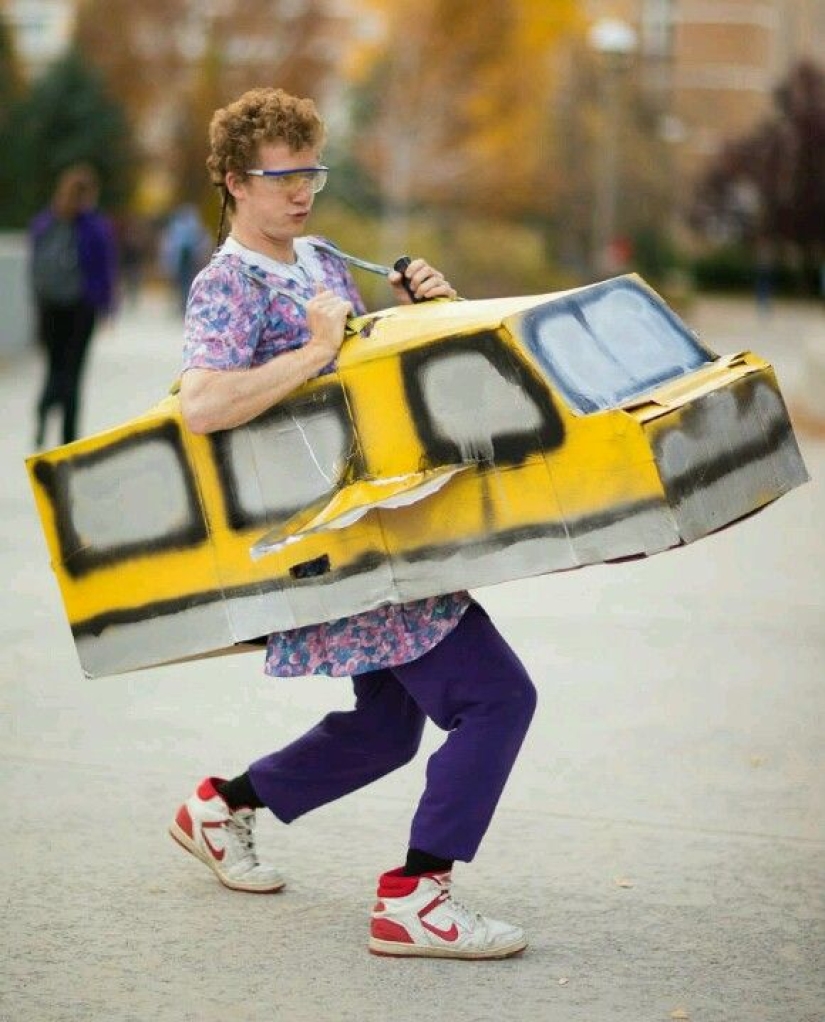 Pasó por alto la ley en ruso: en Vladivostok, los muchachos fingieron ser un autobús en un puente cerrado a los peatones Pasó por alto la ley en ruso: en Vladivostok, los muchachos fingieron ser un autobús en un puente cerrado a los peatones