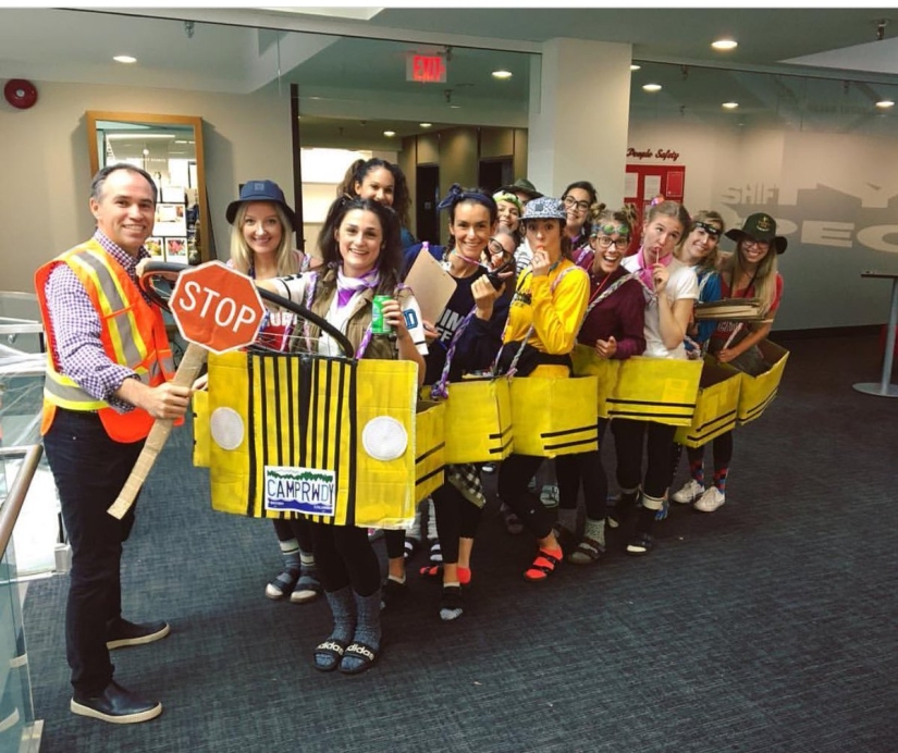 Pasó por alto la ley en ruso: en Vladivostok, los muchachos fingieron ser un autobús en un puente cerrado a los peatones Pasó por alto la ley en ruso: en Vladivostok, los muchachos fingieron ser un autobús en un puente cerrado a los peatones