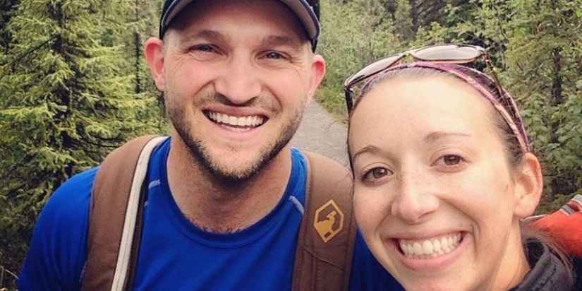 "Pay for gas, not rent": A couple quit their jobs to travel around the US, living in a tiny trailer