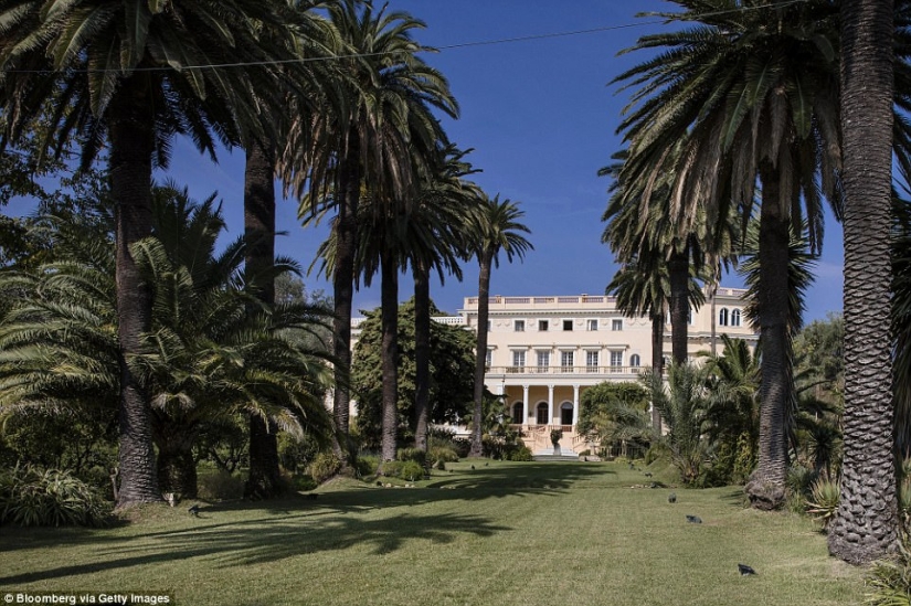 People live the same: the most expensive house on earth is for sale in France