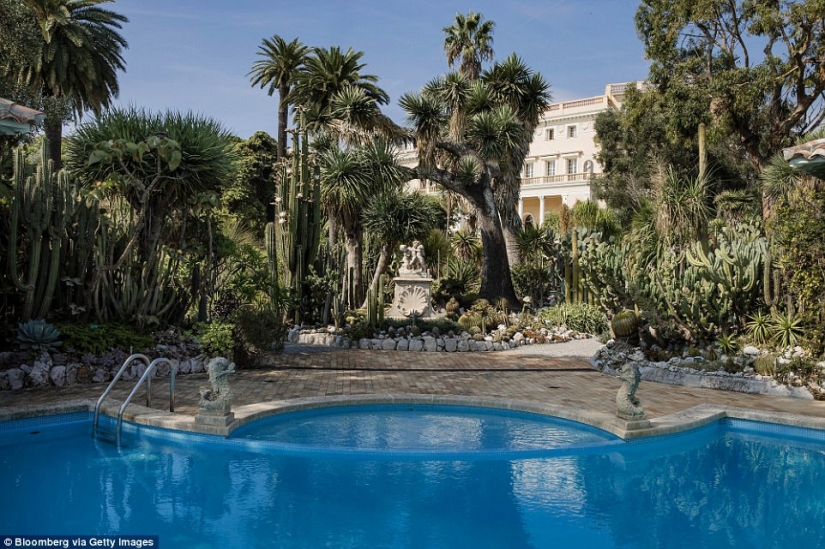People live the same: the most expensive house on earth is for sale in France