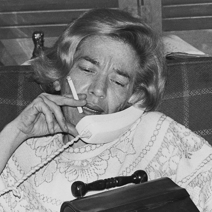 Photographer filmed the life and death of a mother who never kissed him