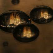 Photographer of 15 years shoots cities of the world in drops of water