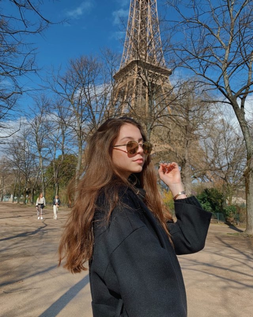 Photos of Catherine Zeta-Jones' 17-year-old daughter stunned netizens