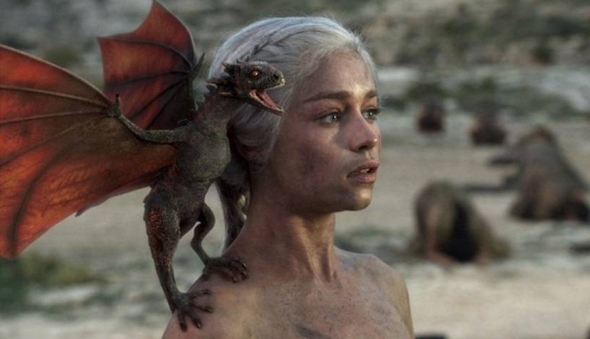 Photos of Emilia Clarke after a stroke and skull trepanation appeared on the web Photos of Emilia Clarke after a stroke and skull trepanation appeared on the web