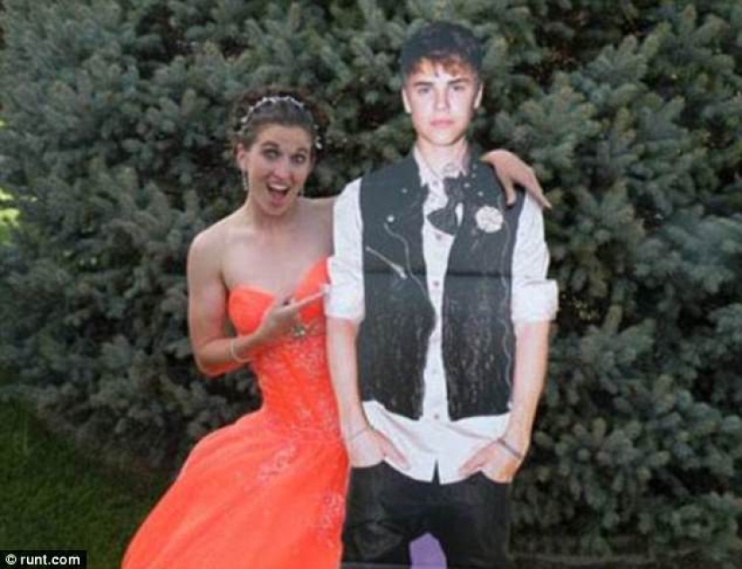 Photos of epic failures from the prom Photos of epic failures from the prom
