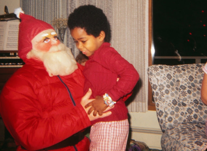 Photos with Santa Claus from the past that will make this man with a cotton wool beard afraid