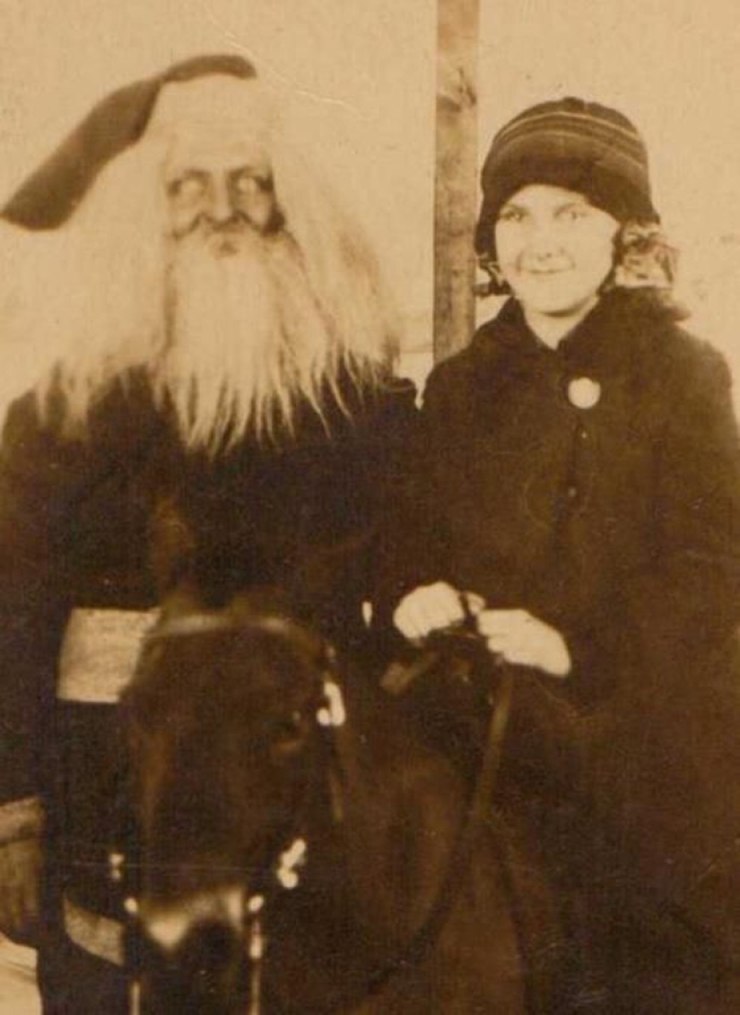 Photos with Santa Claus from the past that will make this man with a cotton wool beard afraid Photos with Santa Claus from the past that will make this man with a cotton wool beard afraid