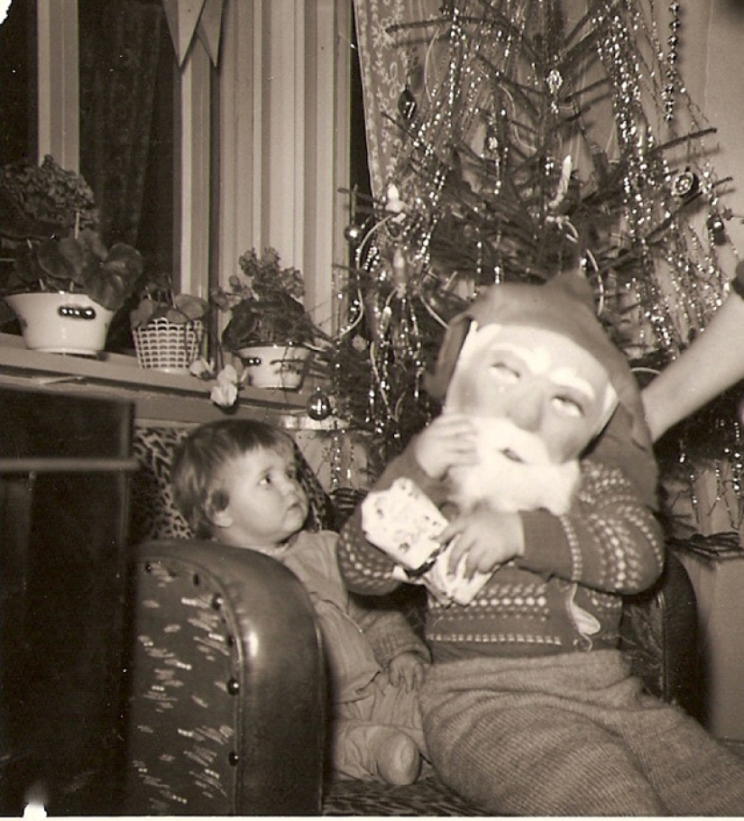 Photos with Santa Claus from the past that will make this man with a cotton wool beard afraid Photos with Santa Claus from the past that will make this man with a cotton wool beard afraid