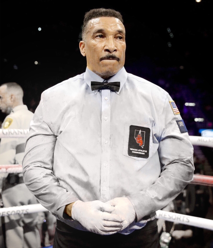 Photoshop battle: the judge after the "bloody" boxing match Photoshop battle: the judge after the "bloody" boxing match