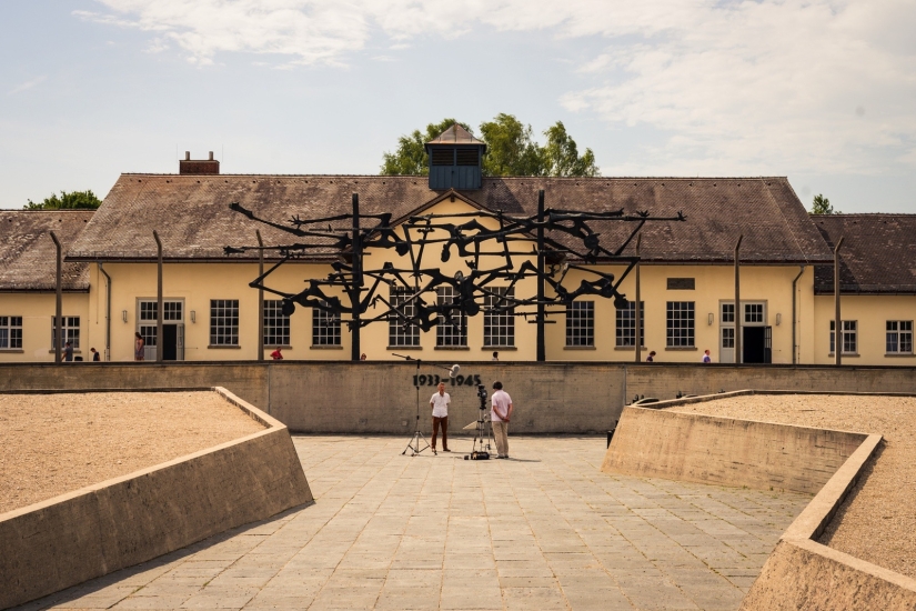 "Piensa en cómo morimos": una historia de terror en el campo de concentración de Dachau "Piensa en cómo morimos": una historia de terror en el campo de concentración de Dachau