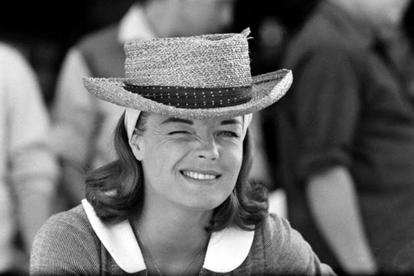 Playful, sly and perky: 20 vintage celebrities who wink at the camera Playful, sly and perky: 20 vintage celebrities who wink at the camera