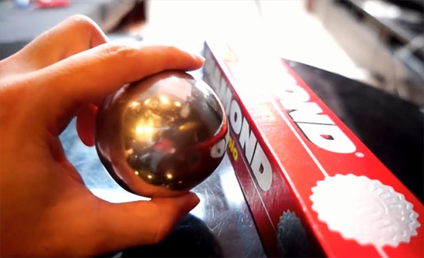 Polish Me Completely: Japanese turn aluminum foil balls into shiny perfection