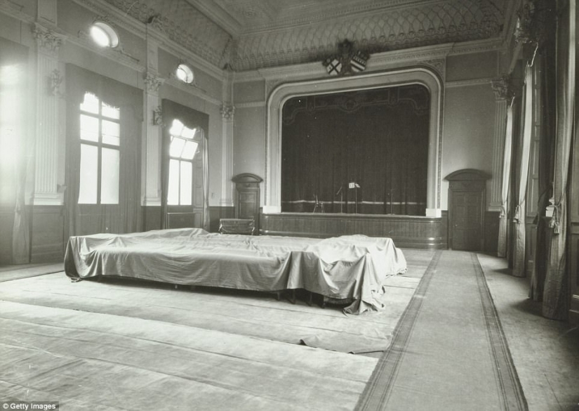 Portraits of "problem girls— - inhabitants of Bedlam Portraits of "problem girls— - inhabitants of Bedlam