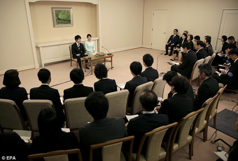 Princesa Japonesa Renuncia a su Estatus Real para Casarse con un Plebeyo Princesa Japonesa Renuncia a su Estatus Real para Casarse con un Plebeyo