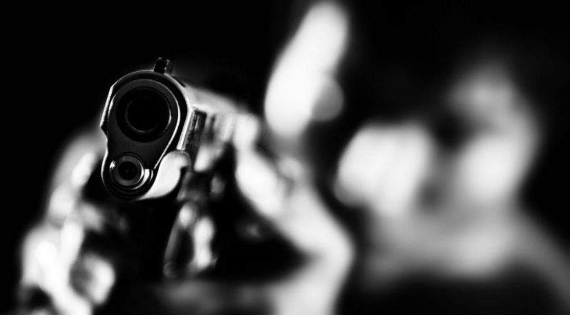 Profesión peligrosa: el fotógrafo vino a fotografiar la casa y la anfitriona le disparó