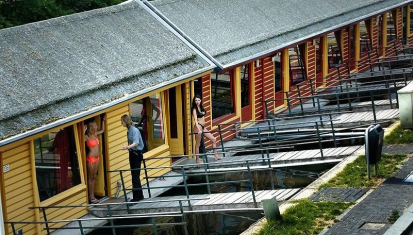 Prostitutes on floating barges in Utrecht Prostitutes on floating barges in Utrecht