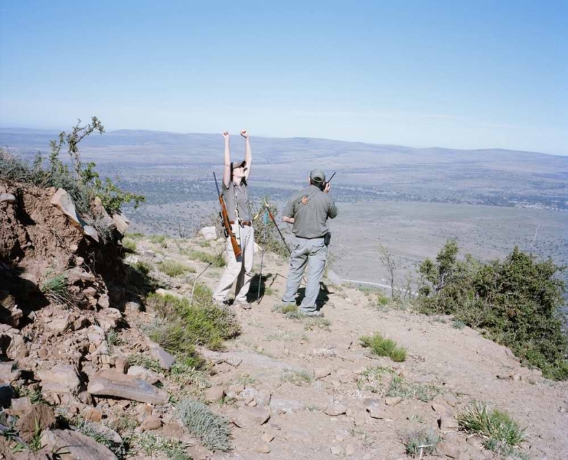 Provocativa foto del proyecto "Cazadores y presas"