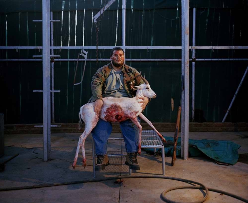 Provocative photo project "Hunters and prey"