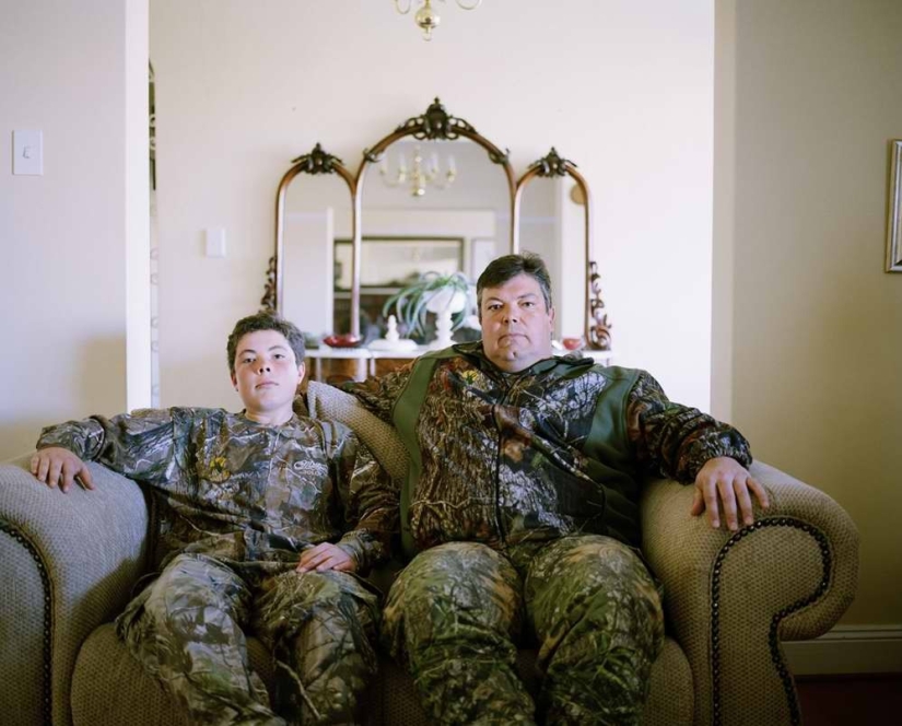 Provocative photo project "Hunters and prey"