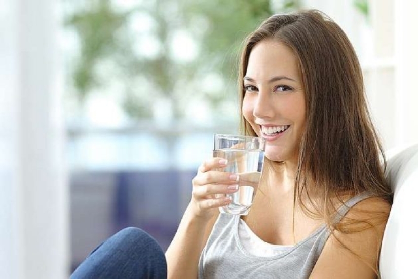 Qué pasa si bebes agua en ayunas durante un mes