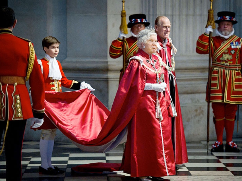 Queen Trump: Designer creates collages of pictures of Donald Trump and Queen Elizabeth