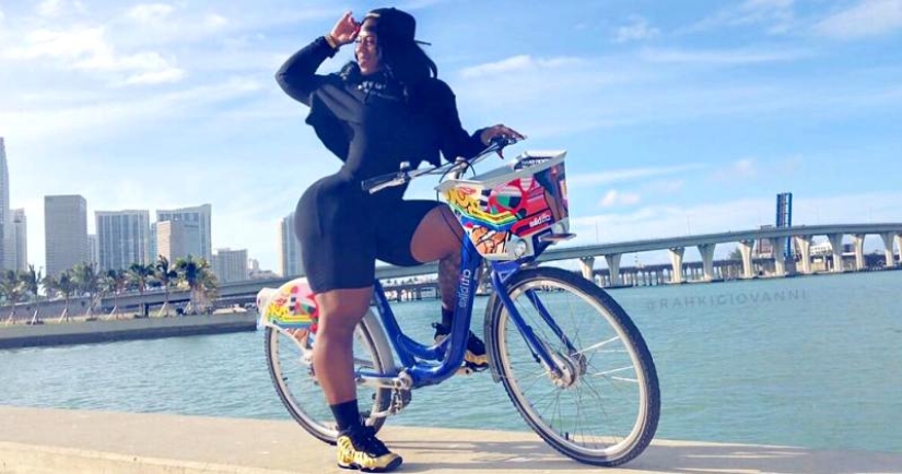 Rahi Giovanni es una chica centauro con caderas enormes