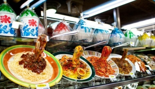 Realistic dummies of dishes in Japanese restaurants Realistic dummies of dishes in Japanese restaurants