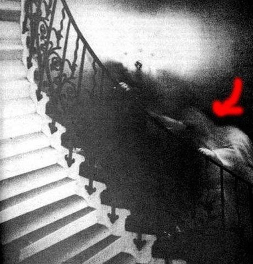 Reality or a film defect? The most famous ghost photos Reality or a film defect? The most famous ghost photos