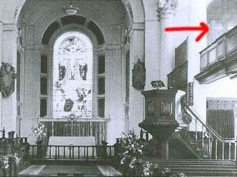 Reality or a film defect? The most famous ghost photos Reality or a film defect? The most famous ghost photos