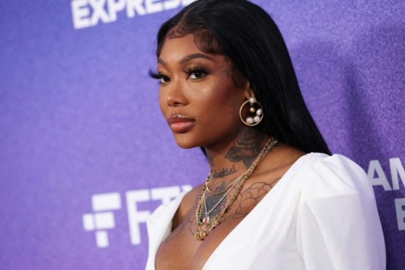 Red Carpet Style at the Billboard Women in Music Awards