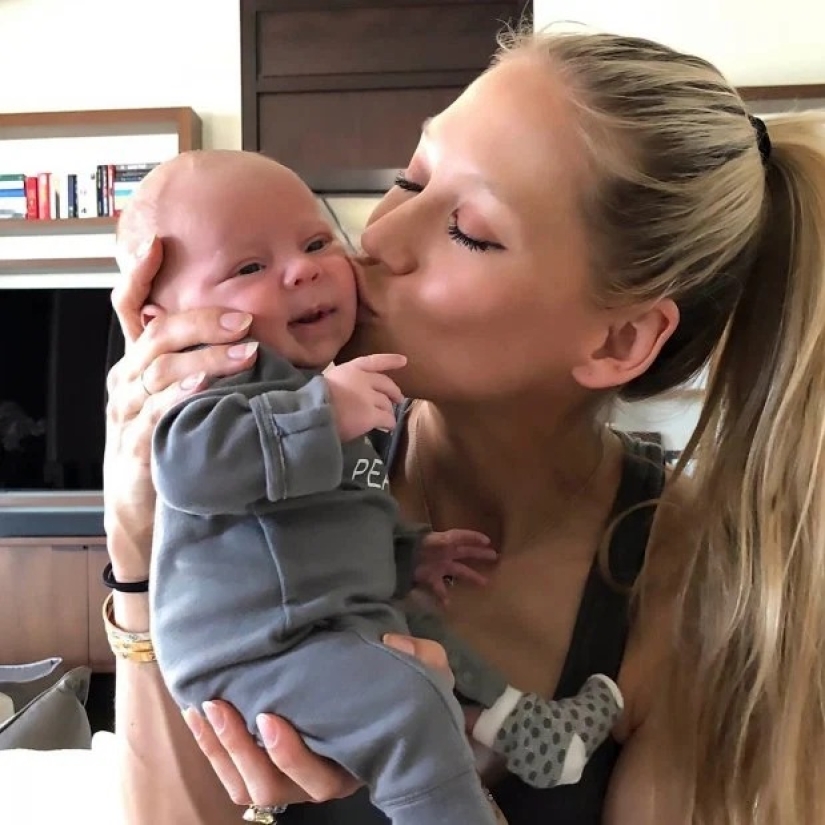 Reposición en la familia de las estrellas: Anna Kournikova y Enrique Iglesias tienen una hija
