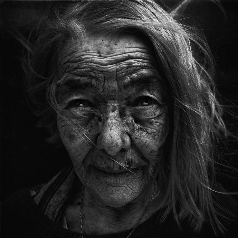 Retratos de personas sin hogar por el fotógrafo Lee Jeffries Retratos de personas sin hogar por el fotógrafo Lee Jeffries