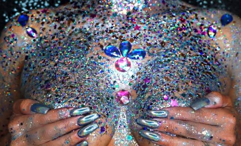 Rhinestones and glitter: beauties at the Coachella Festival continue to shine topless