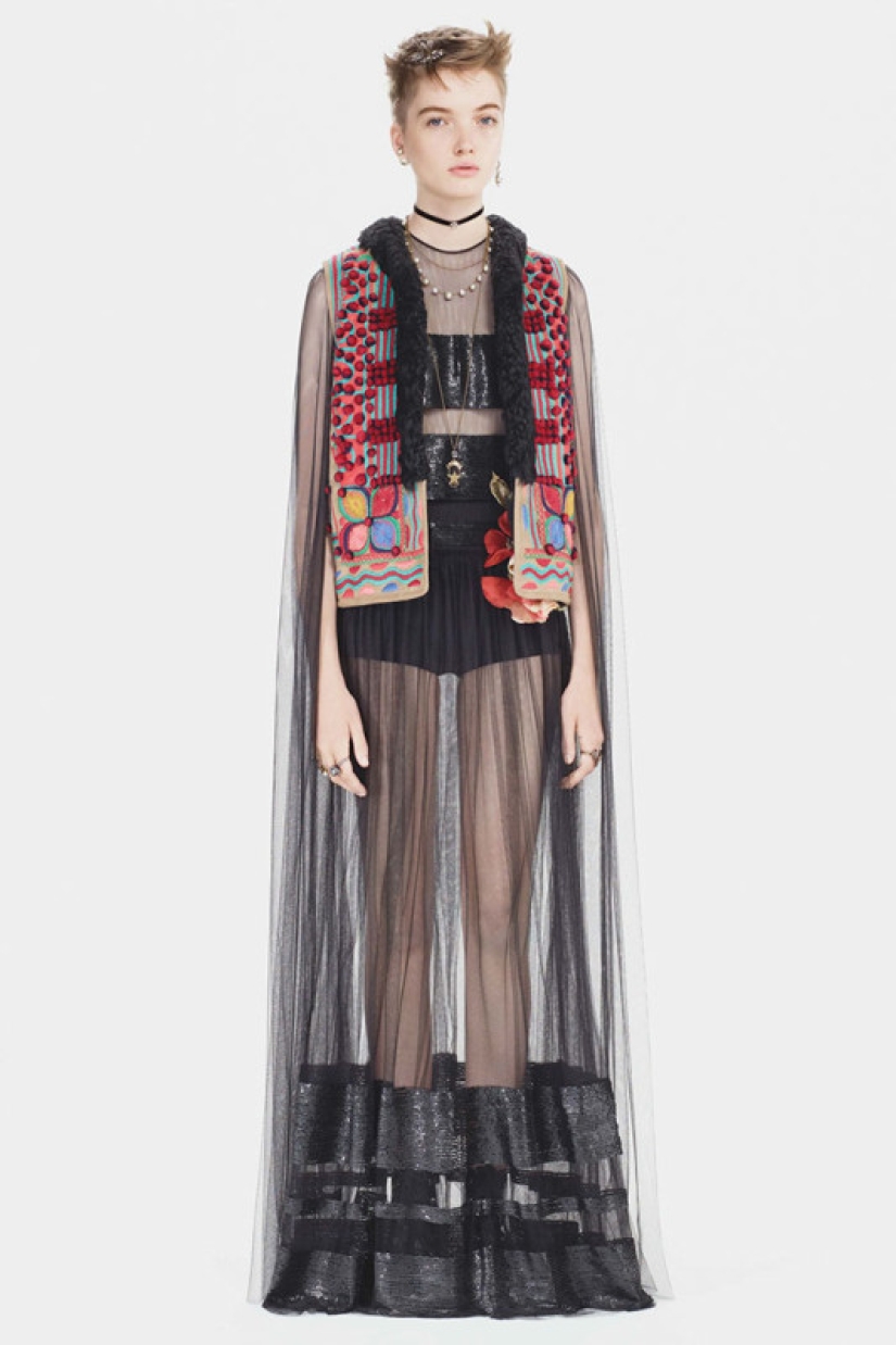 Romanians vs Dior: how national clothes became a stumbling block in the world of high fashion Romanians vs Dior: how national clothes became a stumbling block in the world of high fashion