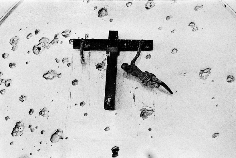 Romano Canoni is an Italian photographer who became the "eyes of war"