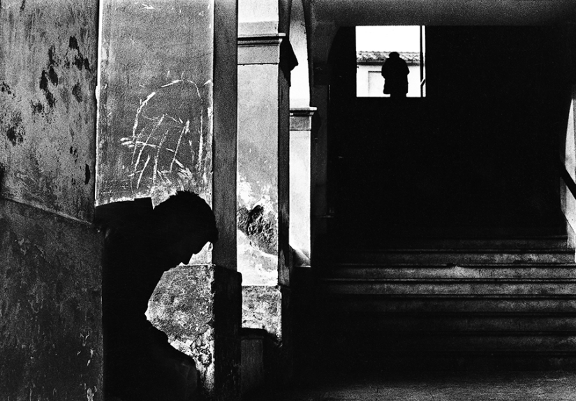 Romano Canoni is an Italian photographer who became the "eyes of war"