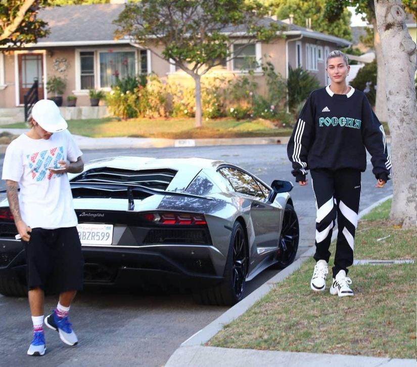 "Rush Fashion" conquers the Decaying West: who made the Cyrillic alphabet fashionable and how