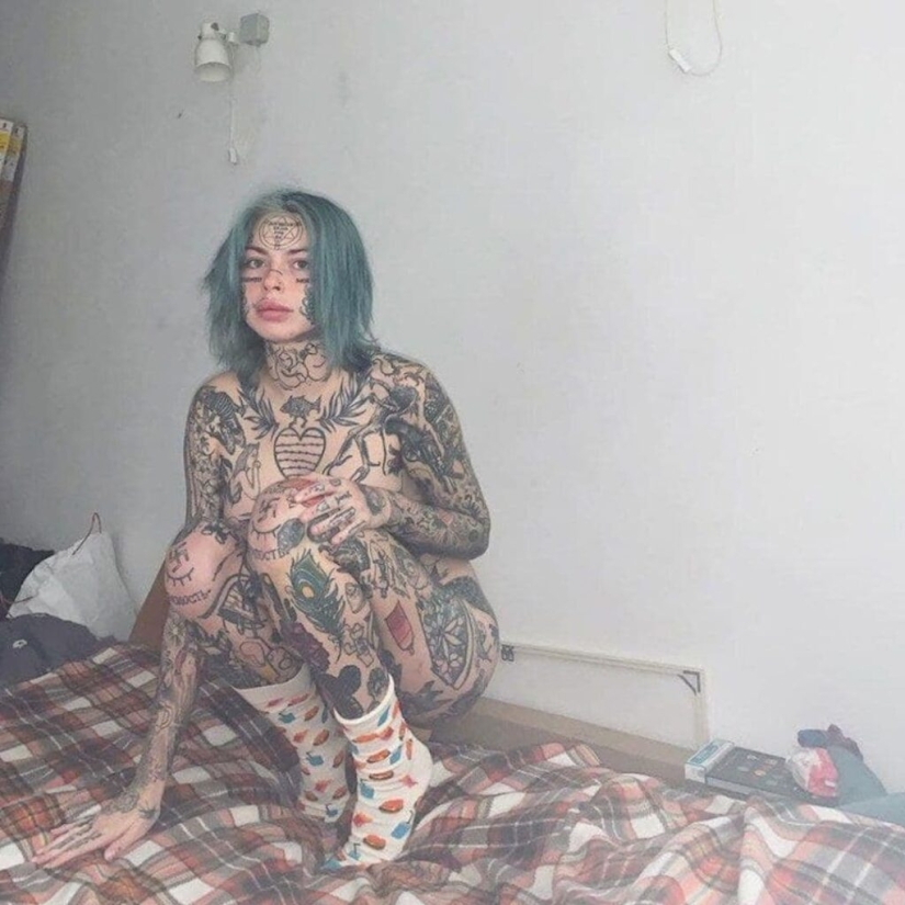 Russian thrash streamer staged a nude photo shoot at the temple and was expected to "hit"